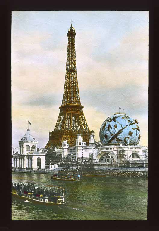 パリ万国博覧会のエッフェル塔と地球儀